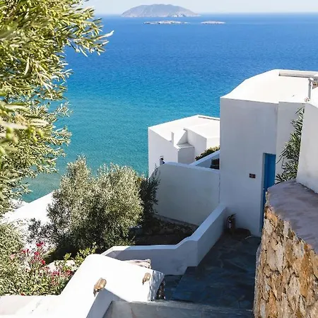 Apollon Village أنافي