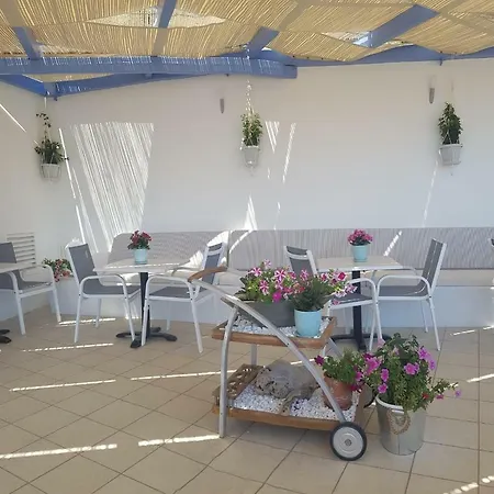 Apollon Village 3* أنافي