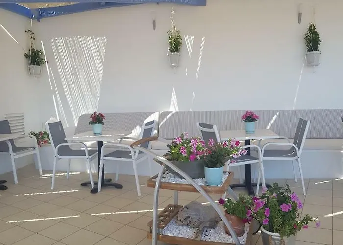 Apollon Village 3* 아나피